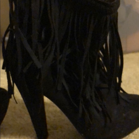 Black fringe booties size 7 - Picture 3 of 3